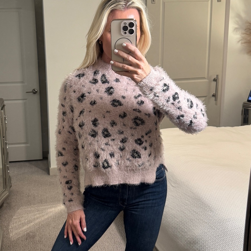 Candie's Dusty Rose Pink and Black Fuzzy Leopard Knit Top Size Small